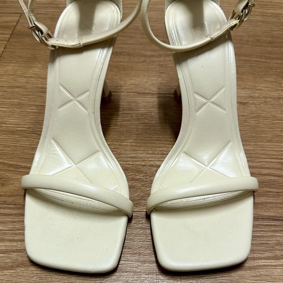 ZARA Beige Sandals - Picture 4 of 11